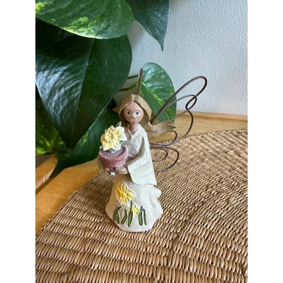 Angel Accents March Daffodil figurine - Picture 1 of 9